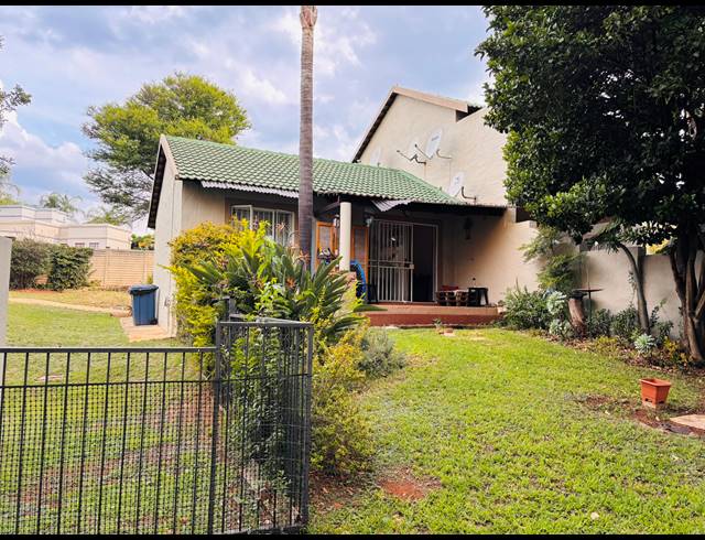 1 BEDROOM TOWNHOUSE FOR SALE IN MORELETA PARK